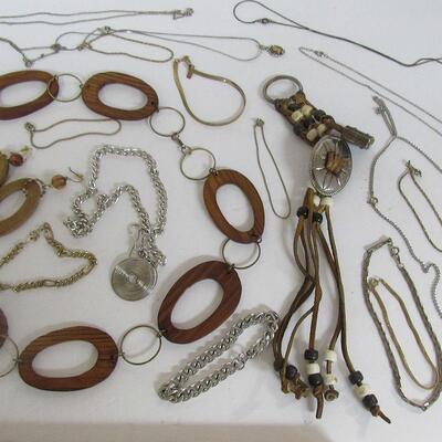 Large Lot of Jewelry, Necklaces, Bracelets, Pin