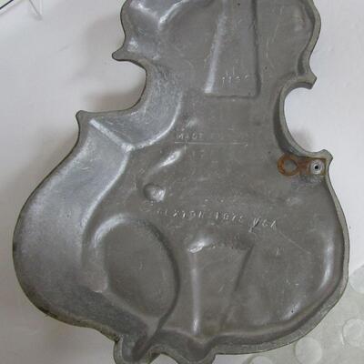 1975 Violin Wall Hanging, Sexton, Metal