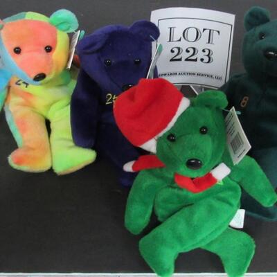 Lot of 4 Older Bamm Beano's Plush Bean Bag Baseball Bears: Ripken, Jr, Jones, Griffey, Jr, McGwire