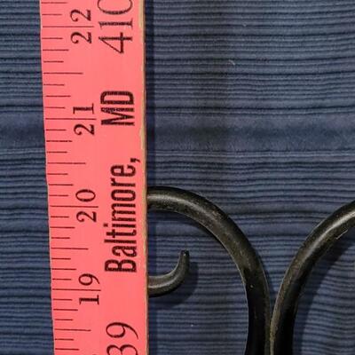 Lot 7: Metal Hanging Plate Holder