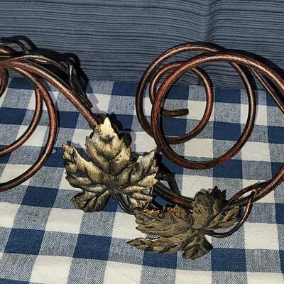Lot 8: Metal Twirls with Grapes and Leaves Deco