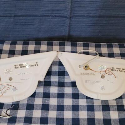 Lot 12: Sconce Lighting Fixtures (2)