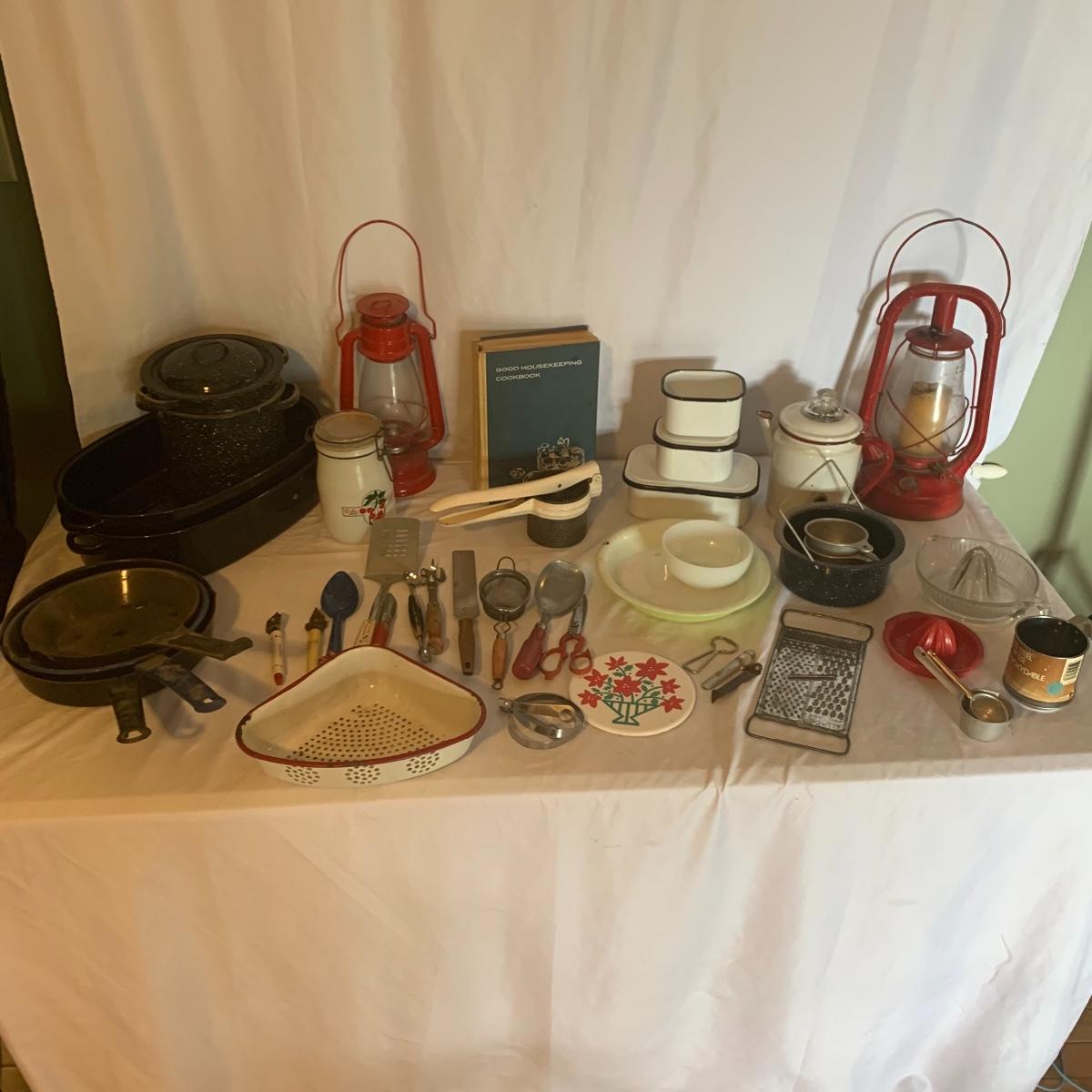 Lot 125 - Vintage Kitchen and Enamel | EstateSales.org