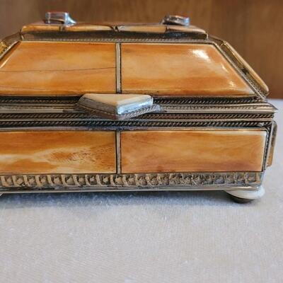 Lot 1: Multi Stone Trinket Box