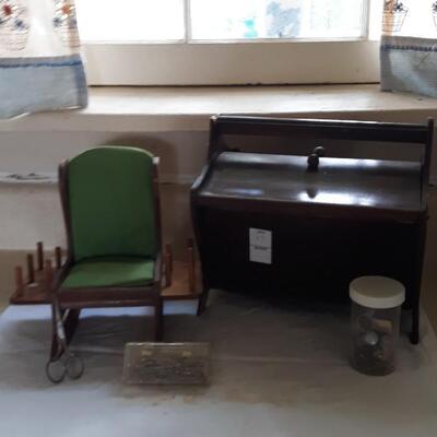 Lot 27 - Sewing Lot 