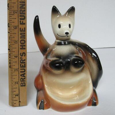 Vintage Boxing Kangaroo Pottery Men's Caddy Dresser Valet, 1950s