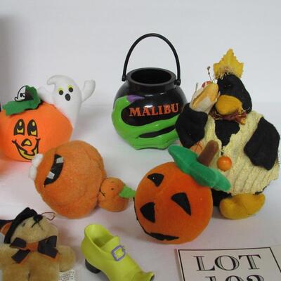 Lot of Misc Halloween Items Including Plush Pull Toy Pumpkin (Pull the baby pumpkin and the big one vibrates)