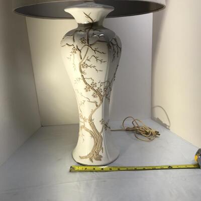 Vintage Moriage Ivory color lamp
