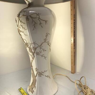 Vintage Moriage Ivory color lamp