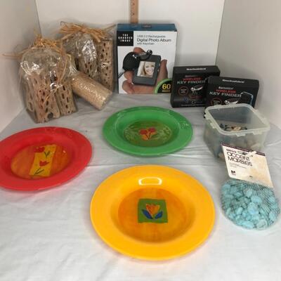 Plates, key finders (2), pebbles/rocks, bark and sponge, digital picture key chain