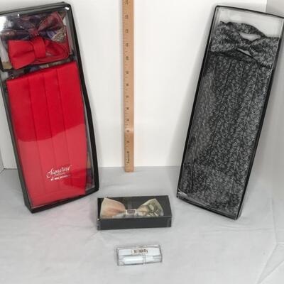 2 sets of cummerbunds 4 bow ties box of stiffeners