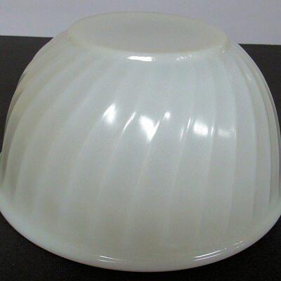 Nice Vintage Fire King Ivory Swirl Oven Ware Mixing Bowl, 8"