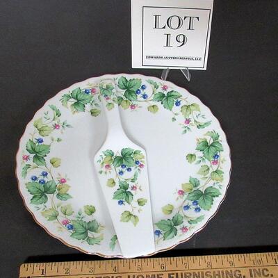 Floral Cake Plate and Server, Andrea by Sadek, Vinyard Pattern, Retired