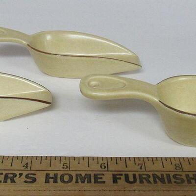 Pfaltzgraff Village Set of 3 Scoops