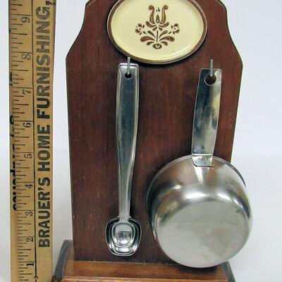 Pfaltzgraff Village Measuring Set on Wood Stand