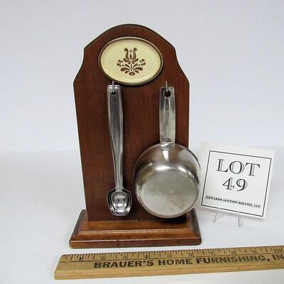 Pfaltzgraff Village Measuring Set on Wood Stand