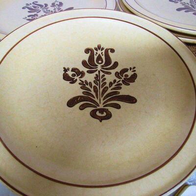 Pfaltzgraff Village Dinner Plates, 4, Read Description