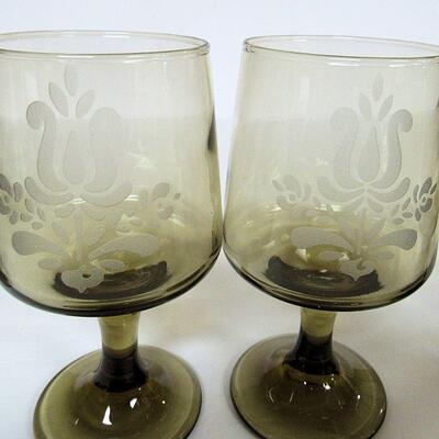 Pfaltzgraff Village Pattern Stemmed Glasses, Set of 7