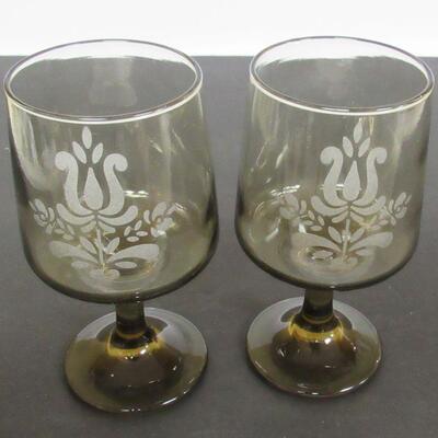 Pfaltzgraff Village Pattern Stemmed Glasses, Set of 7
