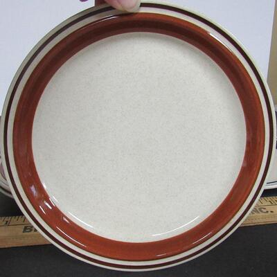 Lot of 4 Chateau Contemporary 7 1/2" Plates, 1 Blue, 3 Brown