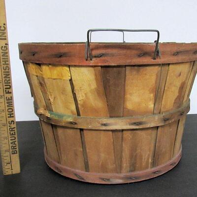 Old Half Bushel Gathering Harvest Basket Wire Handles 14 1/2" x 9 1/4"