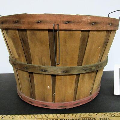 Old Half Bushel Gathering Harvest Basket Wire Handles 14 1/2" x 9 1/4"