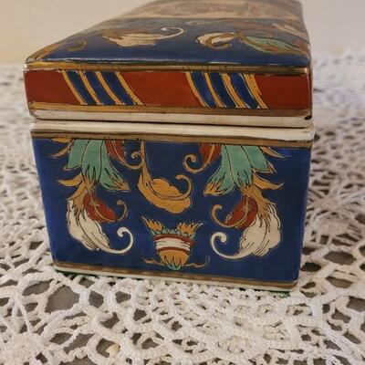 Lot 152: Vintage Neiman Marcus Porcelain Box