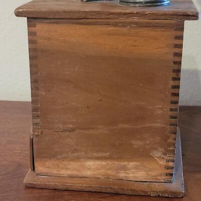 Lot 172: Antique Coffee Grinder with Ornate Handle & Crank