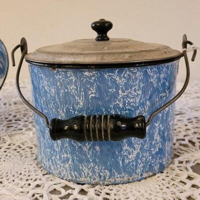 Lot 179: Antique Robbins Egg Blue & White Splatter Enamelware Pie Plate with Stand and Covered Pot with Wood Handle