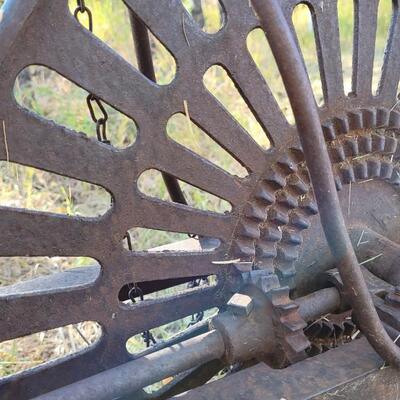 Lot 186: Antique Single Can Farming Seed Broadcaster