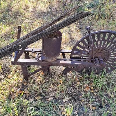 Lot 186: Antique Single Can Farming Seed Broadcaster