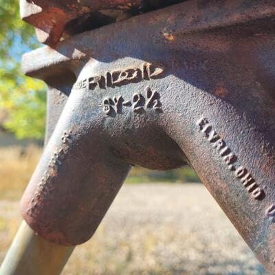 Lot 195: Vintage RIGID Pipe Cutting Stand w/ Clamp
