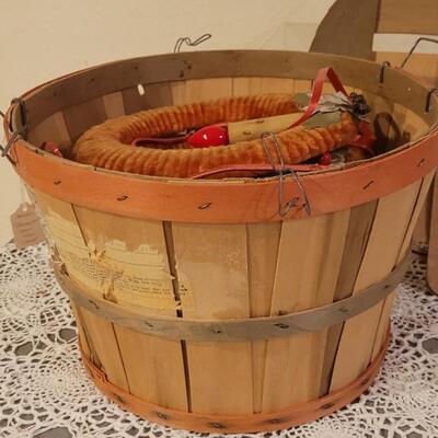 Lot 199: Vintage Light Up Christmas Wreaths (7)