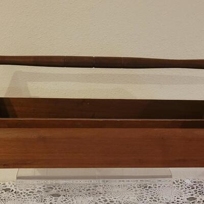 Lot 212: Antique Primitive 22.75" Wool Tool Box