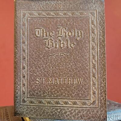 Lot 252: Vintage Mini Bible Collection