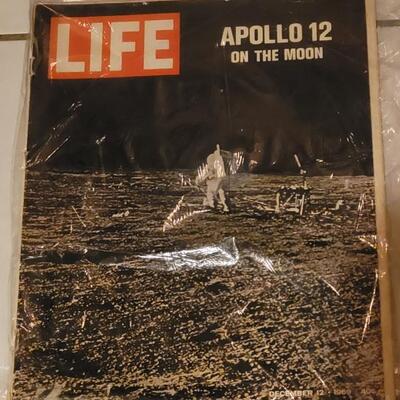 Lot 263: (5) Collectible LIFE Magazines - JFK, Marilyn Monroe and the Moonwalk