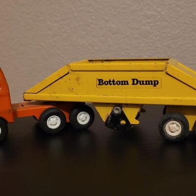 Lot 268: Vintage Tonka Mini Trucks and Trailers (2)