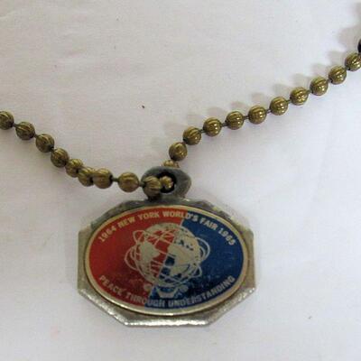 Lot of Vintage Grooming Items and New York World's Fair Key Chain