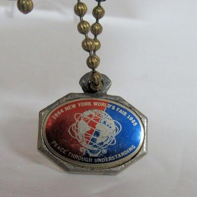 Lot of Vintage Grooming Items and New York World's Fair Key Chain