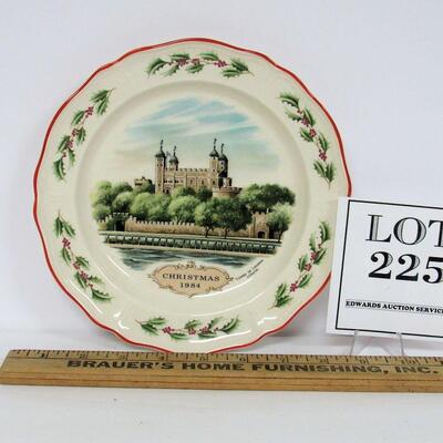 Vintage Wedgwood Queen's Ware 1984 Tower of London Christmas Plate