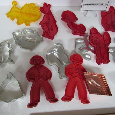 Vintage Lot of Cookie Cutters, Old Plastic 1950s Tom and Jerry and Others, and Aluminum,
