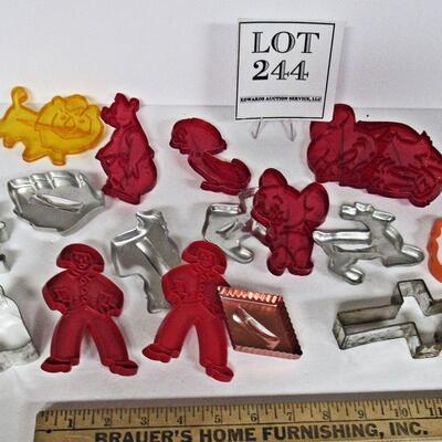 Vintage Lot of Cookie Cutters, Old Plastic 1950s Tom and Jerry and Others, and Aluminum,
