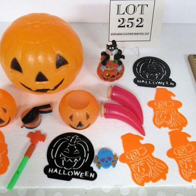 Lot of Misc Plastic Halloween Decor