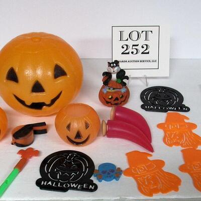 Lot of Misc Plastic Halloween Decor