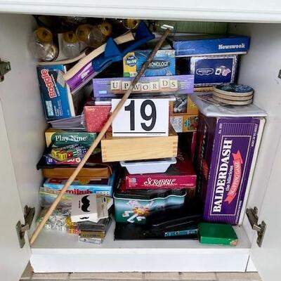 LOT#19P: Contents of Cabinet