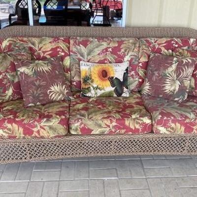 LOT#20P: Wicker Sofa