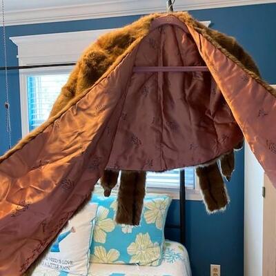 LOT#39B1: Two Piece Mink Stole Lot