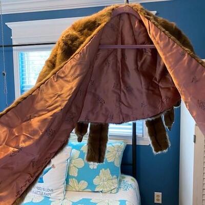 LOT#39B1: Two Piece Mink Stole Lot