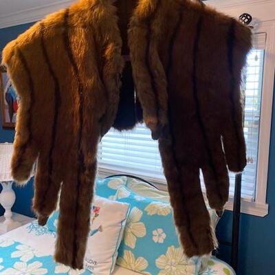 LOT#39B1: Two Piece Mink Stole Lot