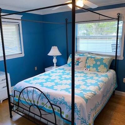 LOT#41B1: Queen Size Canopy Style Bed Set